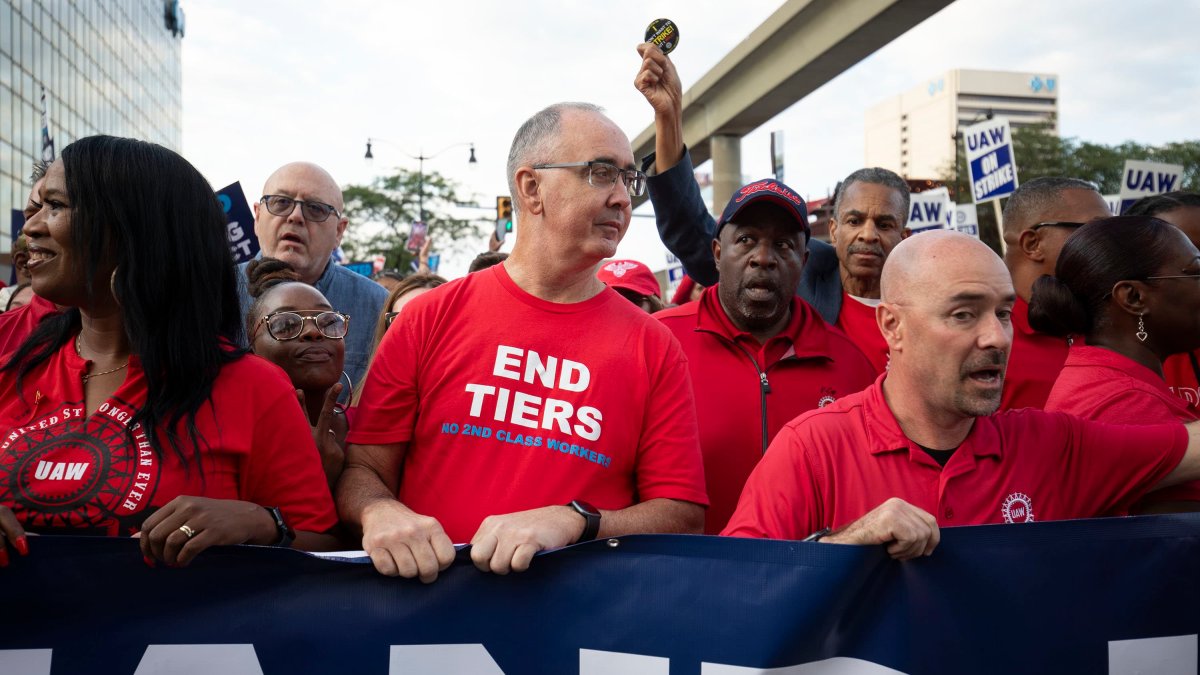 Automakers question UAW's strike motives after leaked 'chaos' messages – NBC New York - Vimarsana News