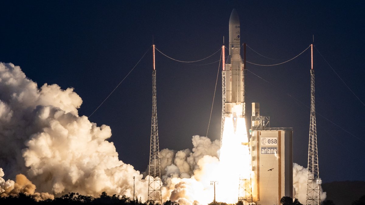 Eutelsat and OneWeb combine to create European satellite giant as Musk's Starlink pressures sector - Vimarsana News