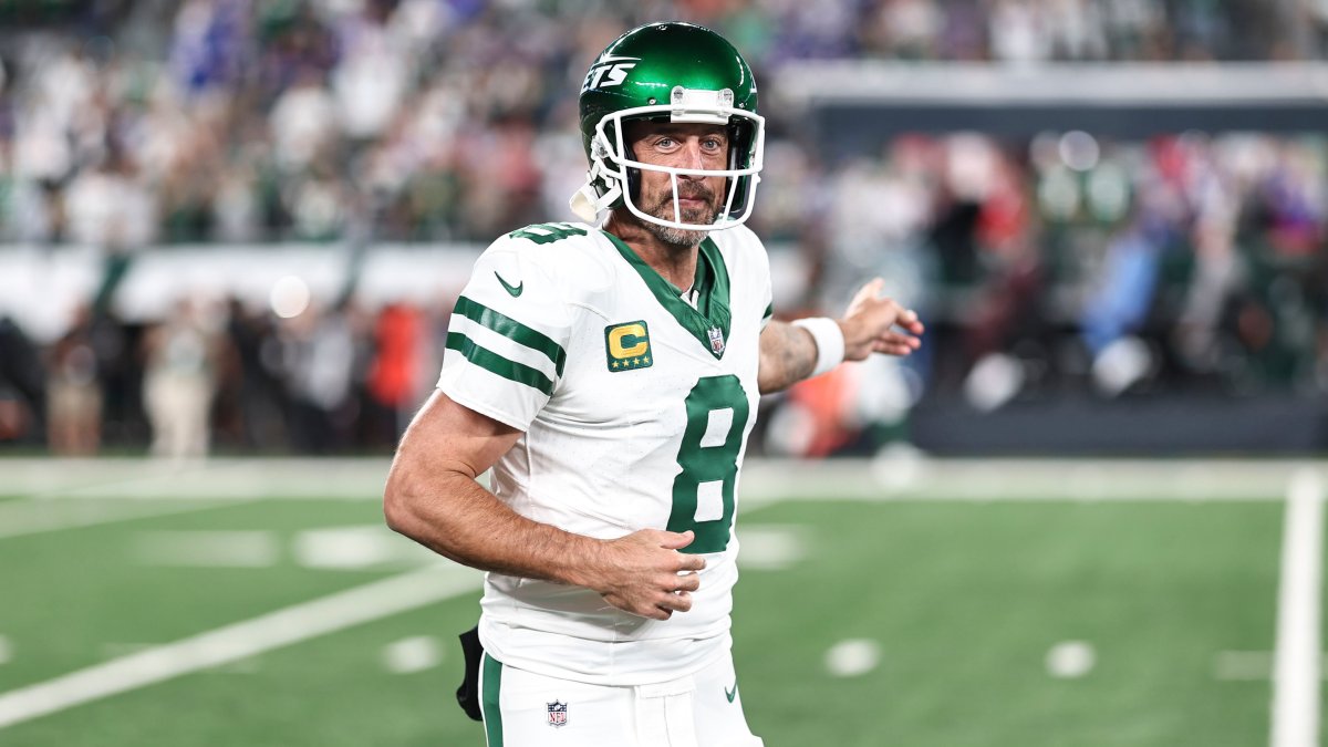 Aaron Rodgers suffers serious injury during New York Jets debut