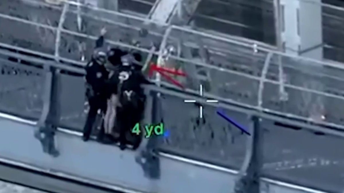 NYPD rescues man in distress on Manhattan bridge – NBC New York