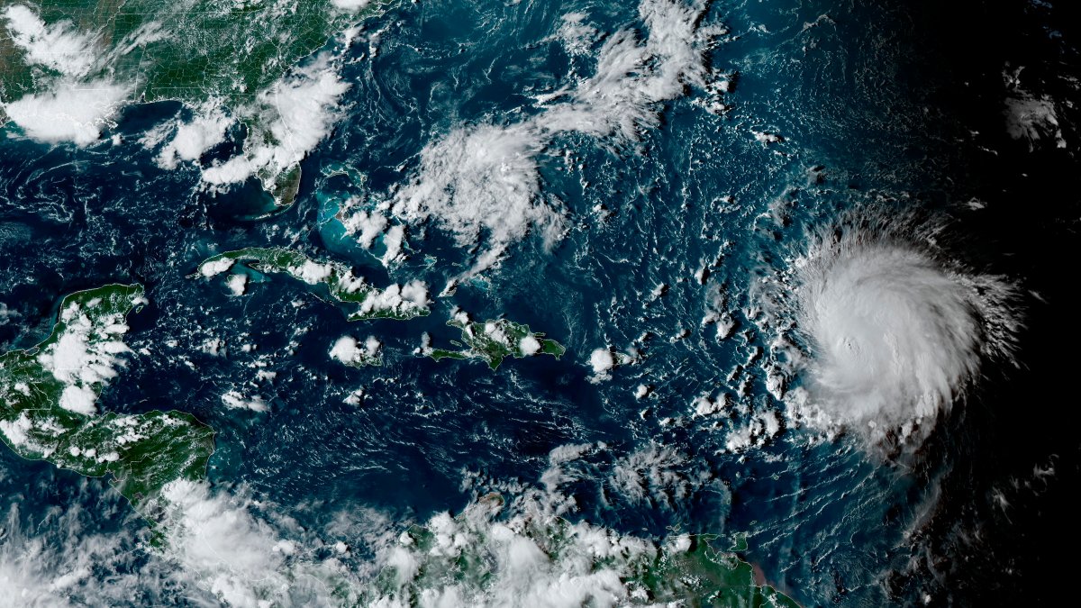 Hurricane Lee grew to have high winds as it traveled over Atlantic Ocean – NBC New York - Vimarsana News