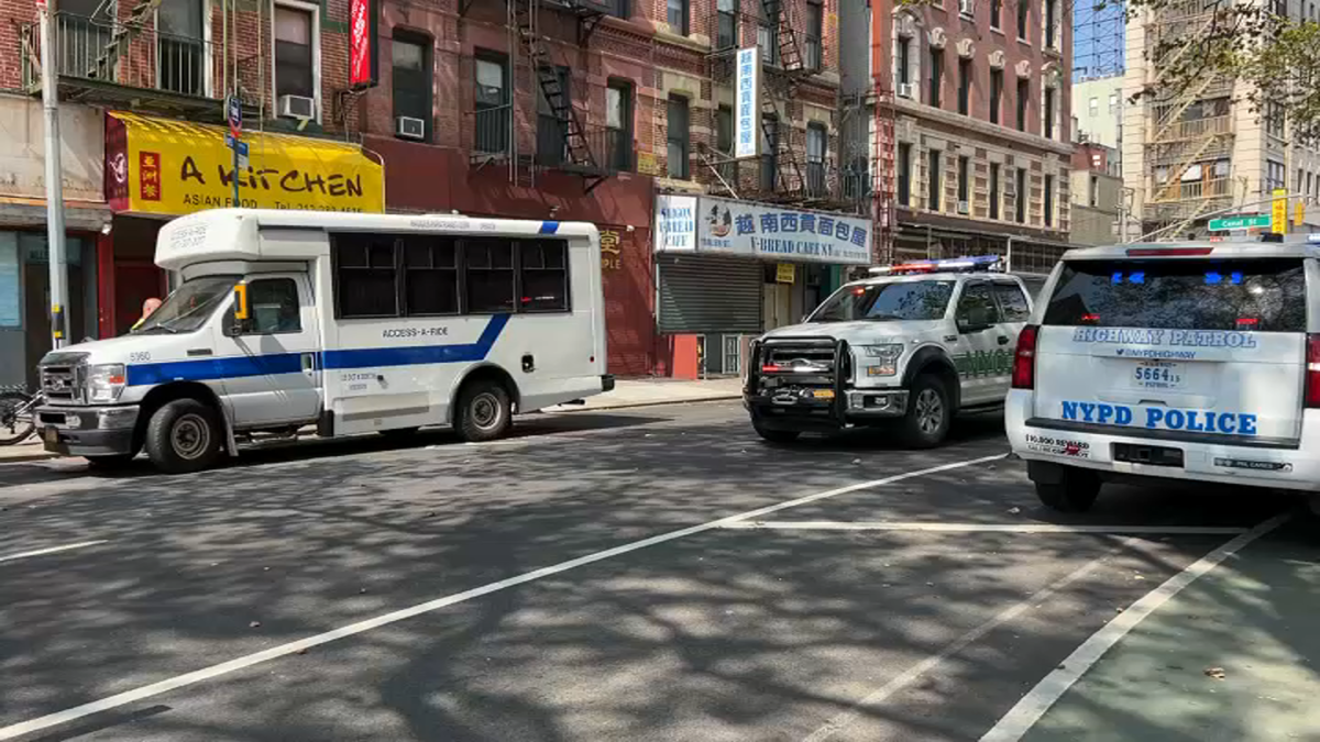 警方称，曼哈顿发生的车祸导致一名88岁的妇女在周五早上步行时丧生。
