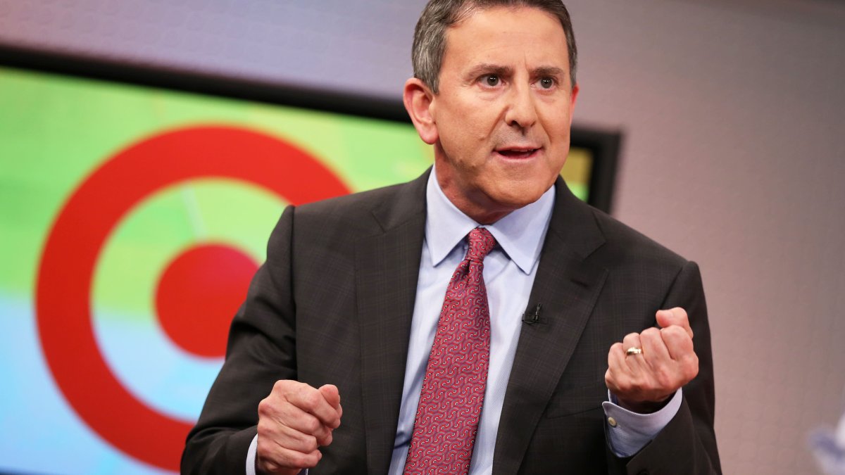 Target CEO Cornell to meet with Biden as the company — and White House — try to figure out U.S. consumers - Vimarsana News