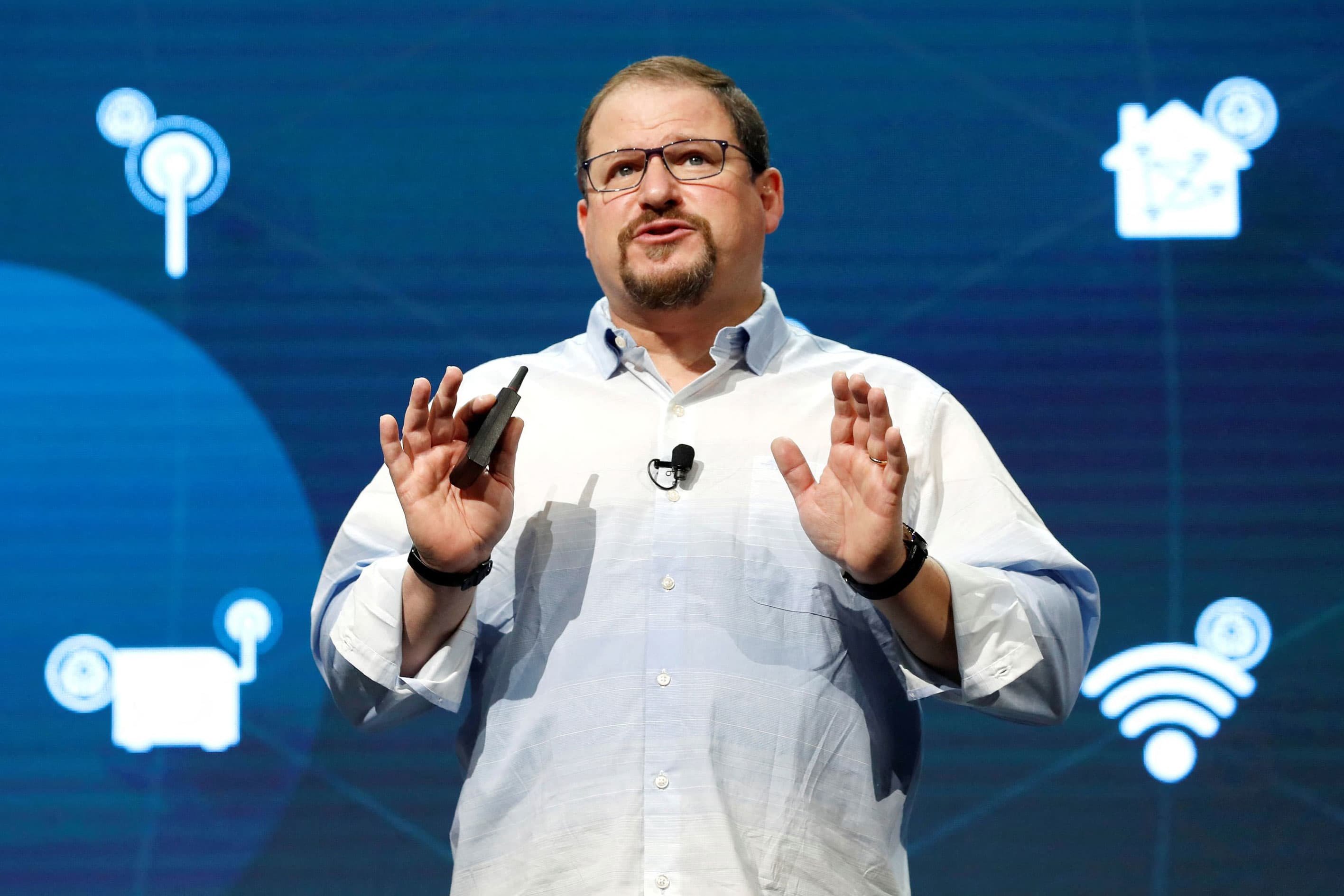 Qualcomm's getting in on the AI craze with new chips for phones and PCs - Vimarsana News