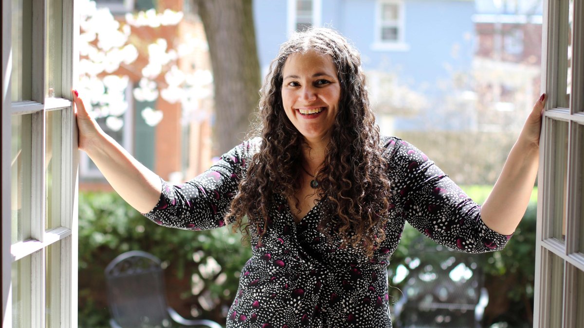 Putting your head down and hustling is 'totally wrong,' says Yale happiness expert—here's what to do instead – NBC New York - Vimarsana News