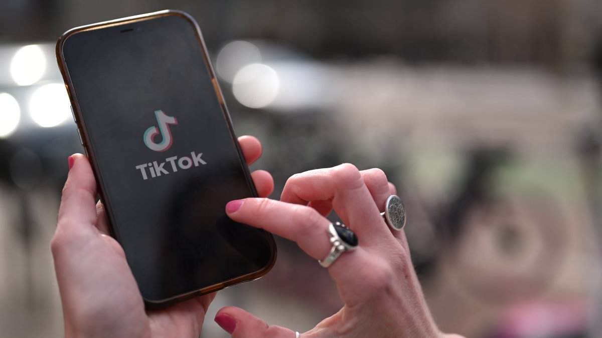 What is demure? New TikTok trend started in Chicago NBC New York