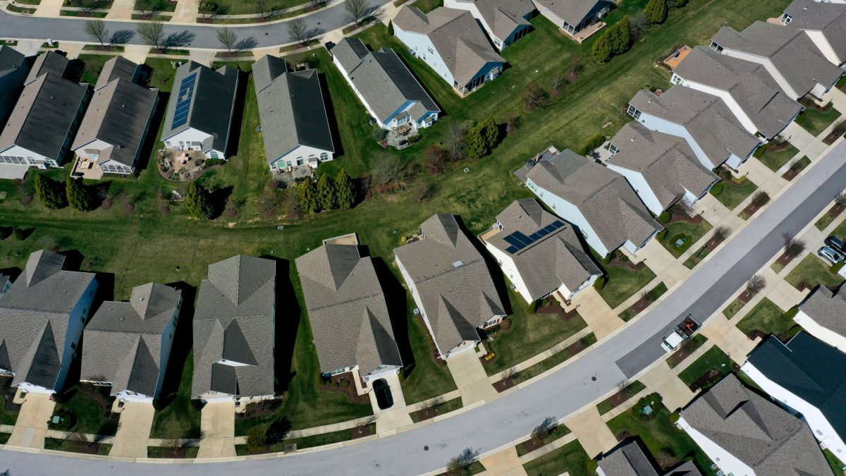 In some states, it's 'nearly impossible' to buy a home that isn't part of a homeowners association, expert says – NBC New York - Vimarsana News