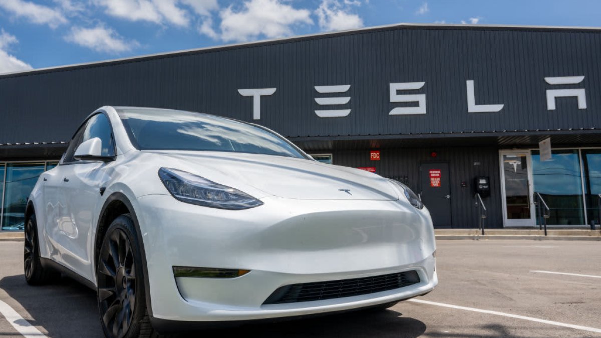 Tesla recalls nearly all vehicles to fix Autopilot monitoring system – NBC New York - Vimarsana News