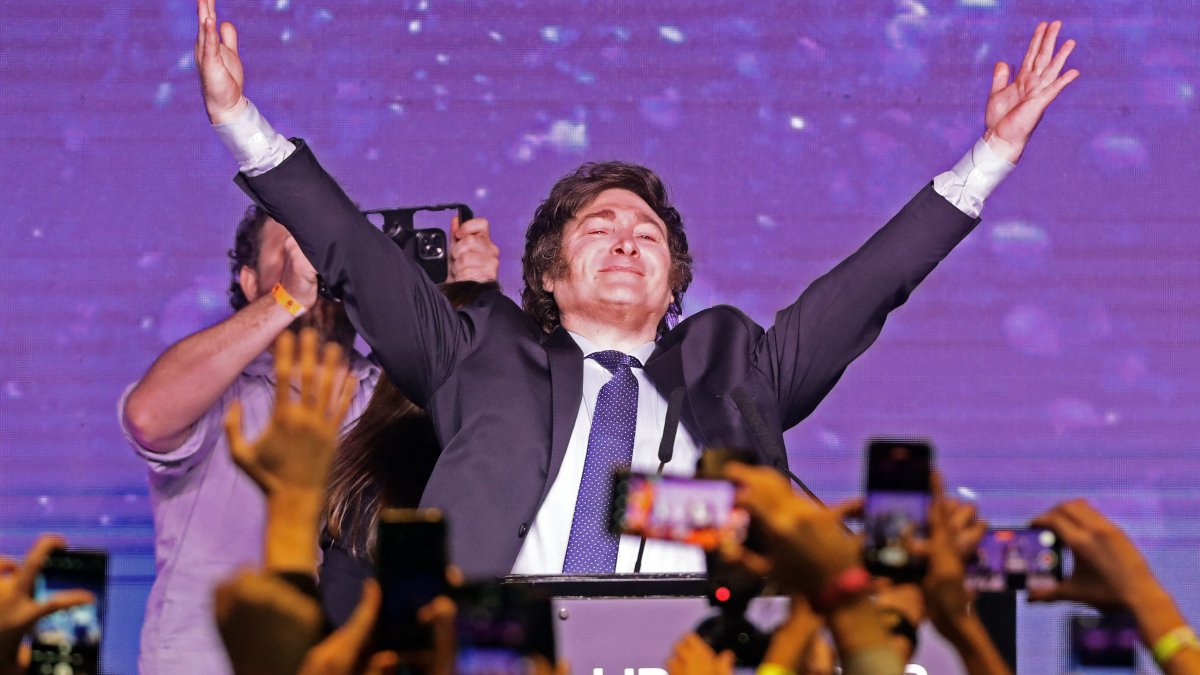 Javier Milei: The Argentine presidential candidate wants to abolish the country's central bank and move to the U.S. dollar - Vimarsana News