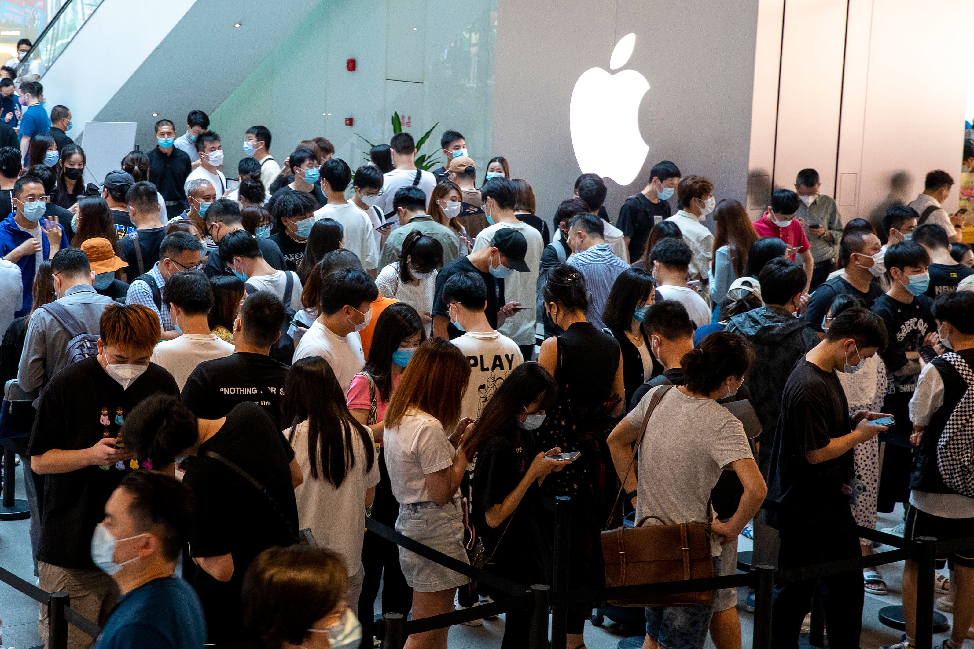 iPhone 15 sales look like they're starting off slow in China ahead of a critical holiday season - Vimarsana News