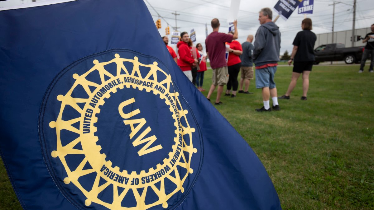 What to make of the UAW's shifting strike tactics after the latest escalation - Vimarsana News