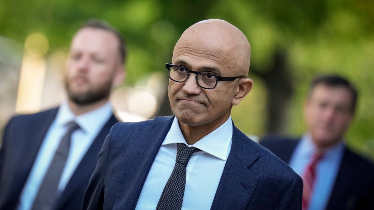 Microsoft-owned LinkedIn lays off nearly 700 — read the memo here - Vimarsana News