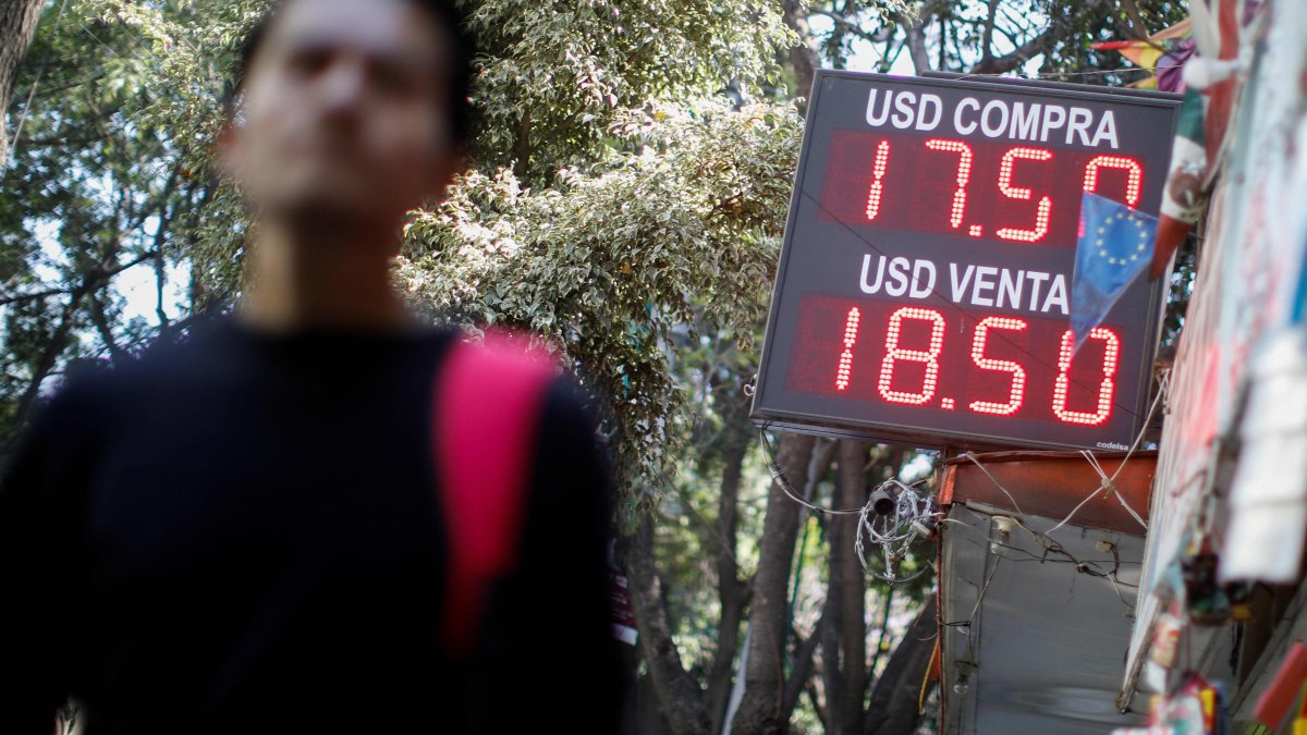 Remittances to Mexico near a record but 'super peso' crimps spending power – NBC New York - Vimarsana News