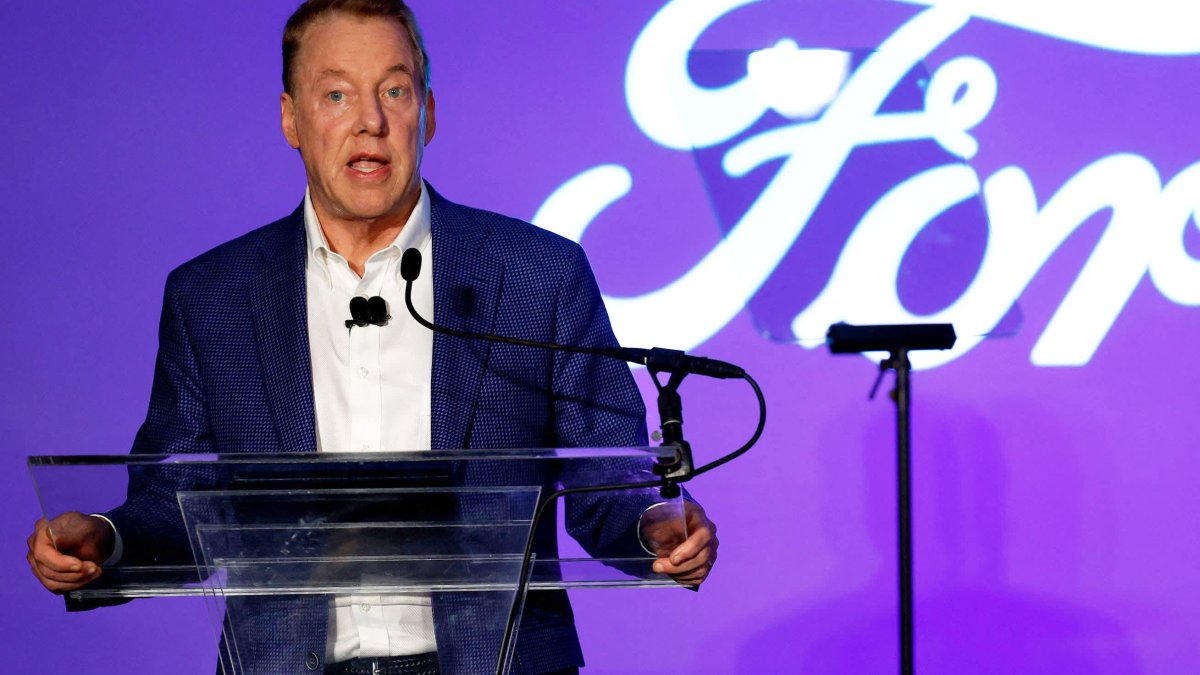 In rare move, Ford chairman calls on UAW to make a deal and end 'acrimonious' talks – NBC New York - Vimarsana News