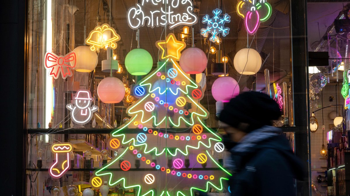 A credit card Christmas: Taking on shopping debt carries more risk this holiday season - Vimarsana News