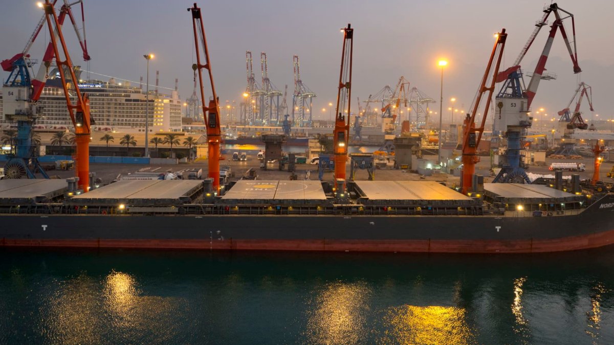 Israel-Hamas war rocket attacks are leading oil tankers to make unusual moves near ports - Vimarsana News