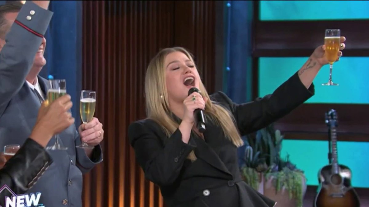 ‘The Kelly Clarkson Show’ premieres from 30 Rock studio NBC New York