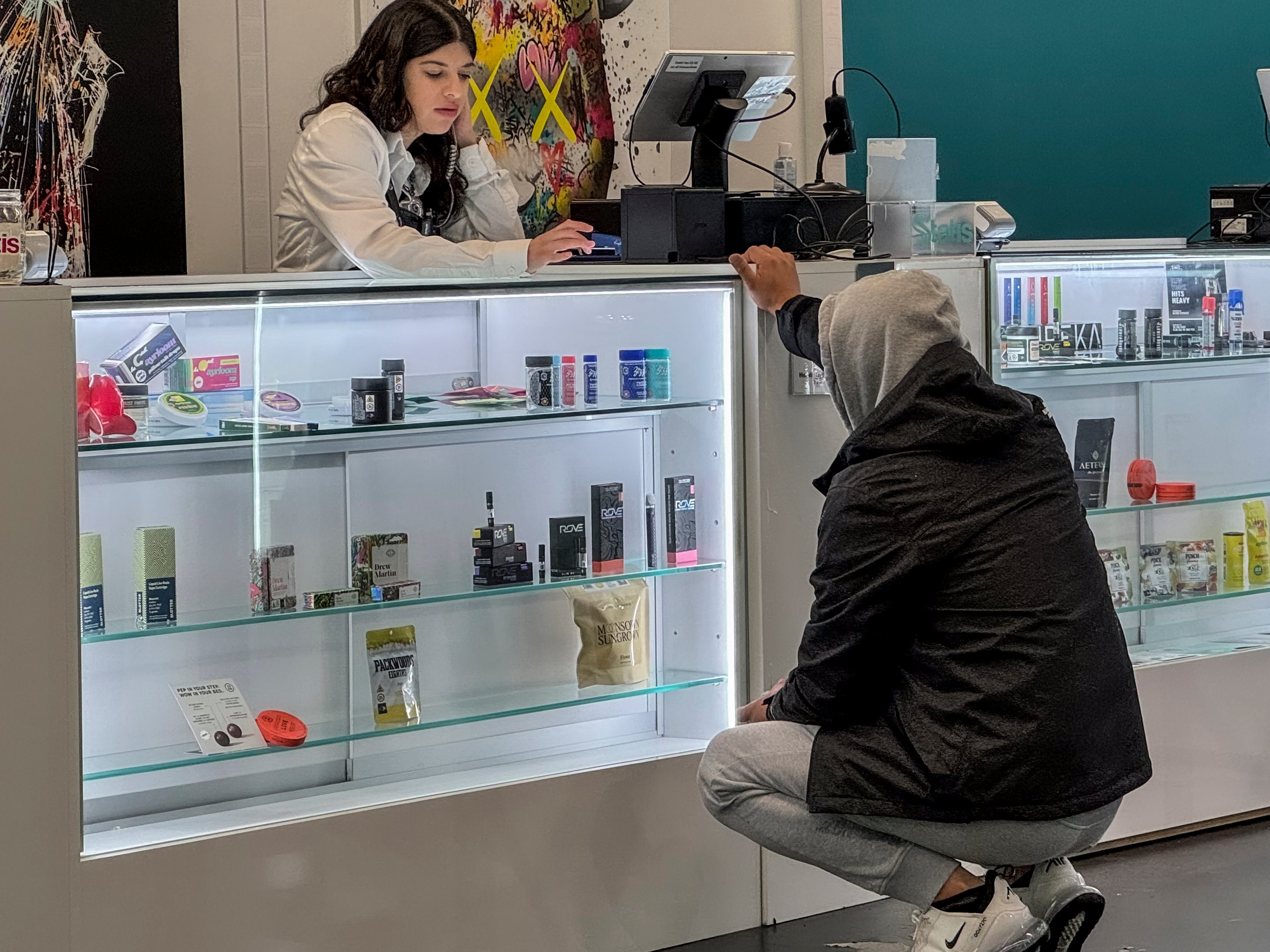 After troubled start, New York is shaking up its legal marijuana market with new competitors - Vimarsana News