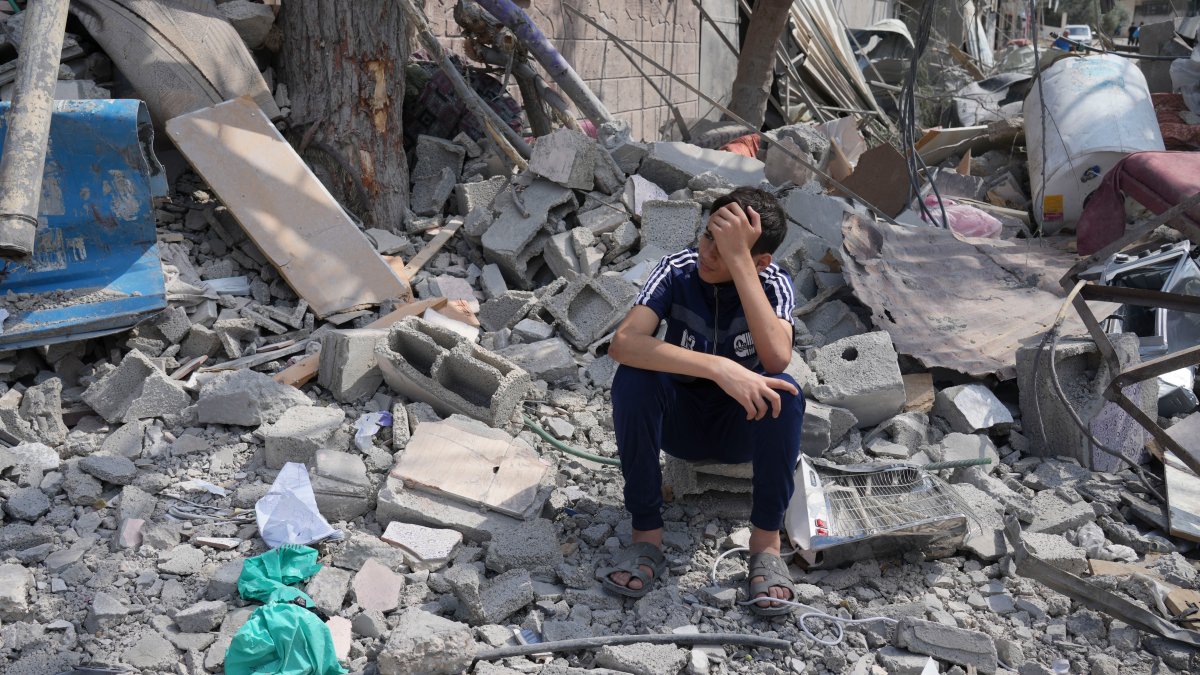 Humanitarian aid stuck at Gaza-Egypt border amid Israeli siege – NBC