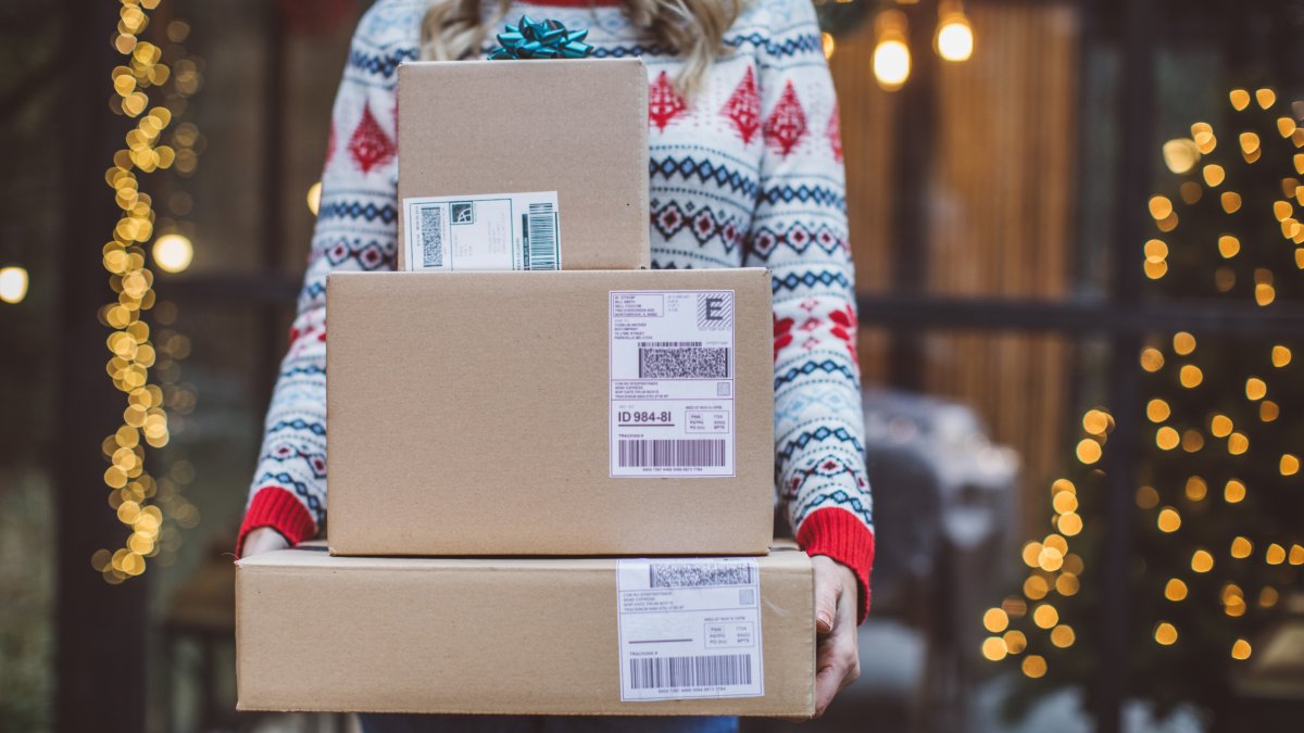 Here are the 2023 holiday shipping deadlines for FedEx, UPS and USPS – NBC New York - Vimarsana News