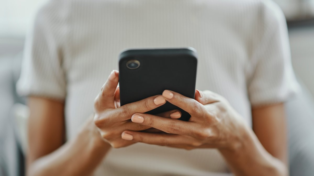 New York lawmakers target ‘addictive’ social media feeds that keep ...