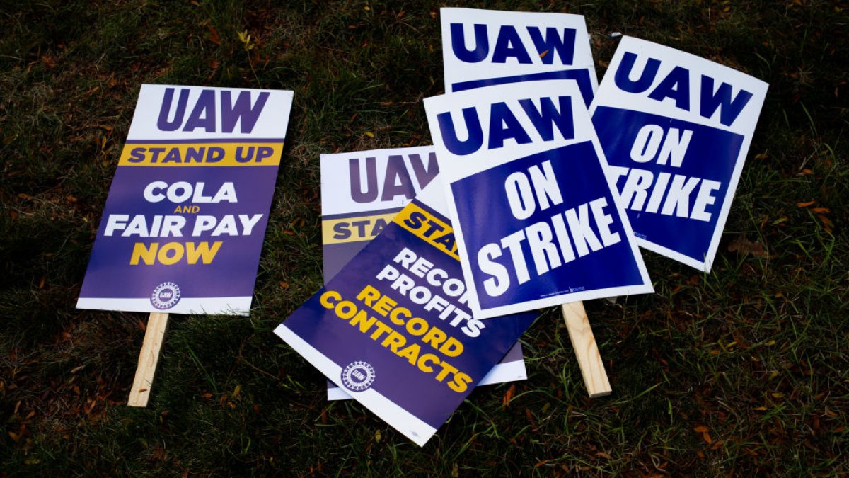 United Auto Workers increase number of workers on strike against General Motors – NBC New York - Vimarsana News