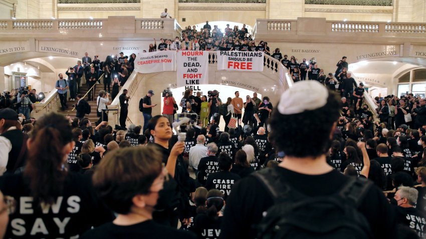 People demonstrate calling for a cease-fire amid war between Israel and Hamas, at Grand Central Station. (Photo by Kena Betancur / AFP) (Photo by KENA BETANCUR/AFP via Getty Images)