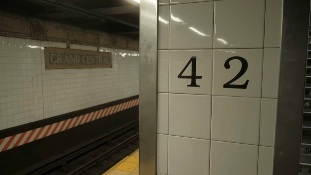 纽约市曼哈顿地铁上遭到袭击的穆斯林女孩 - NBC纽约