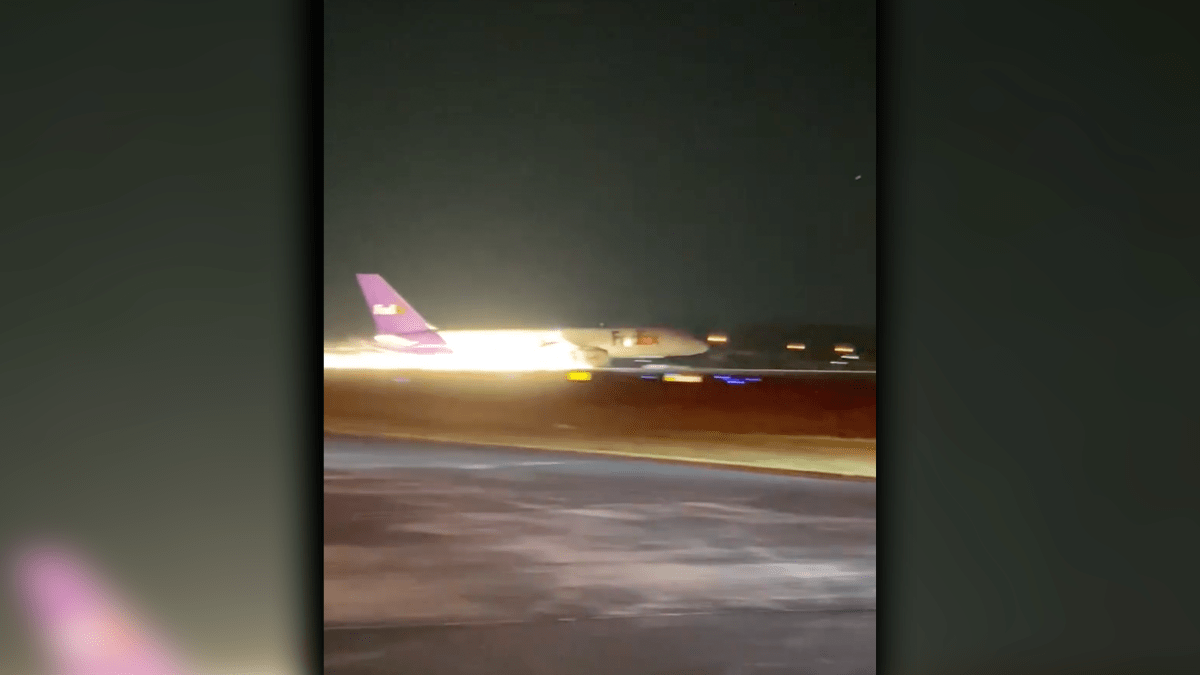 Watch: FedEx plane crash lands at Chattanooga airport after landing ...