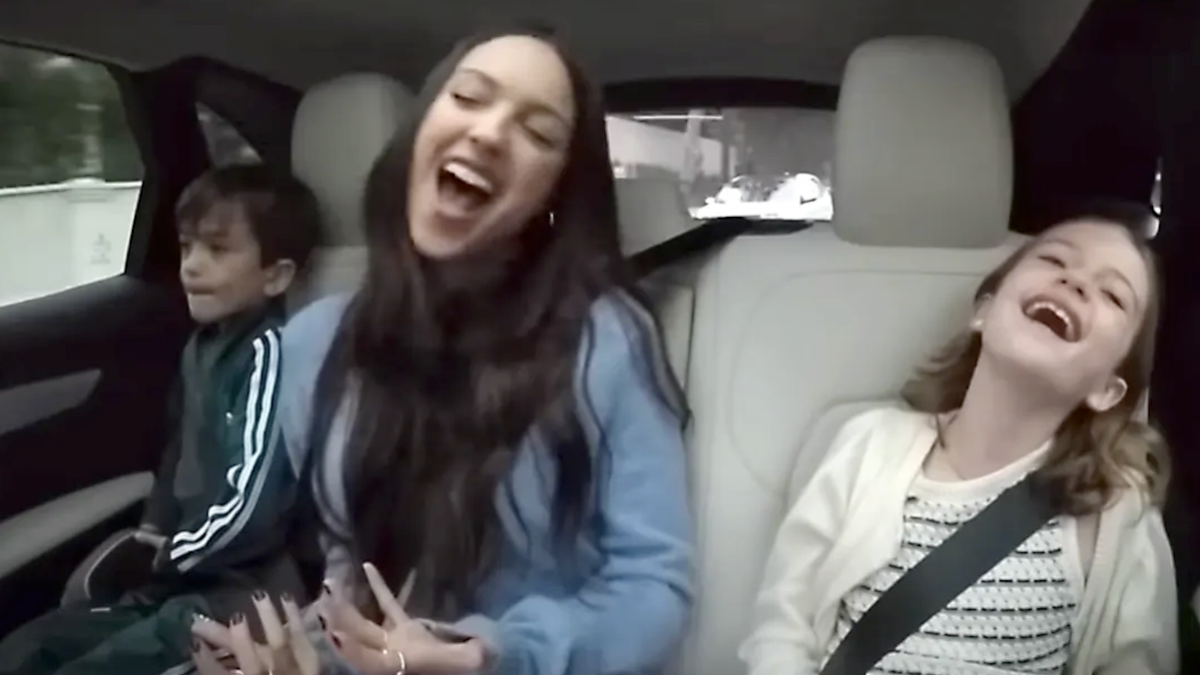 See Olivia Rodrigo surprise Jimmy Kimmel’s kids on the way to school