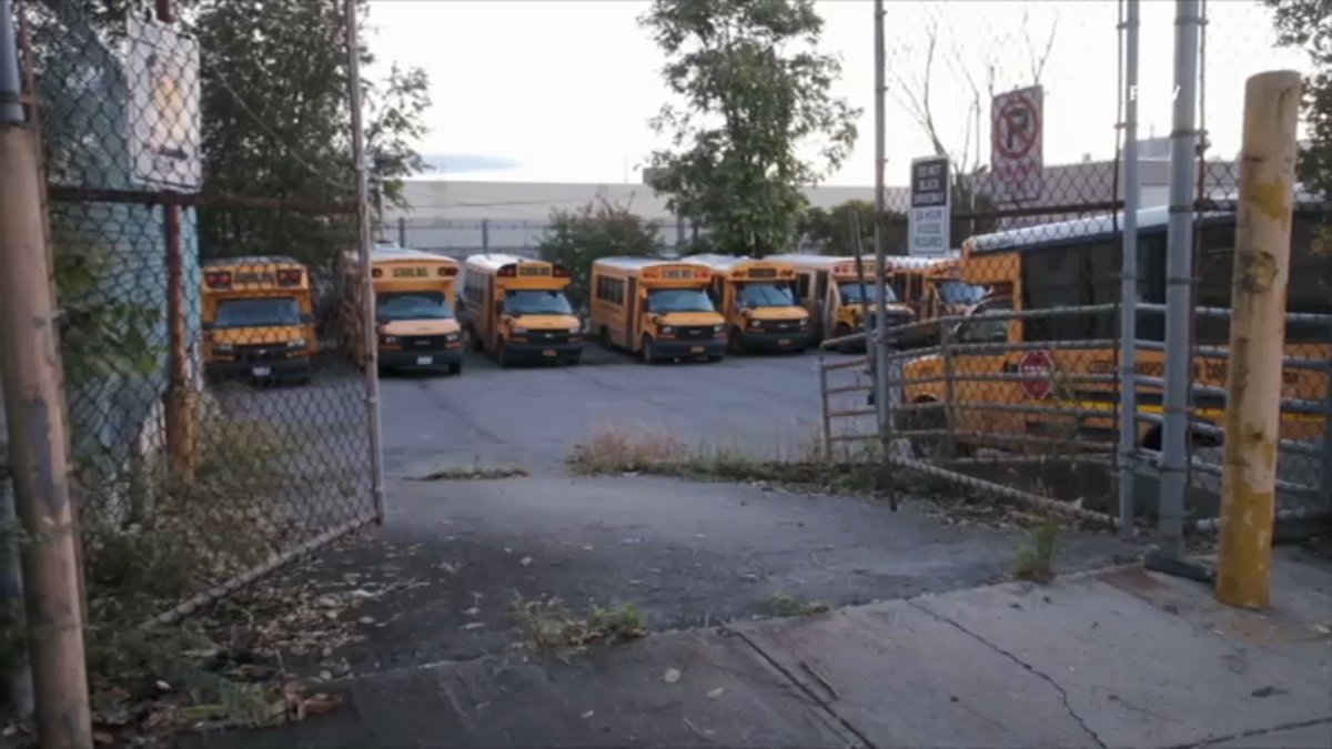 警方称：纽约布朗克斯地区一处停车场被盗走了3辆短校车