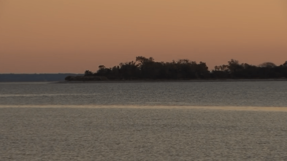 Crews find body of missing person after boat sinks in Long Island Sound off Westport, Conn. - Vimarsana News