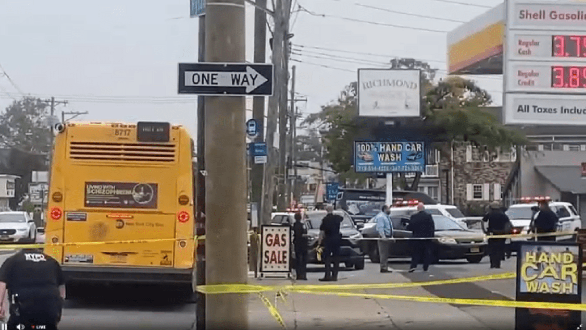 纽约市公交车上，13岁少年持刀刺死一名青少年：消息来源