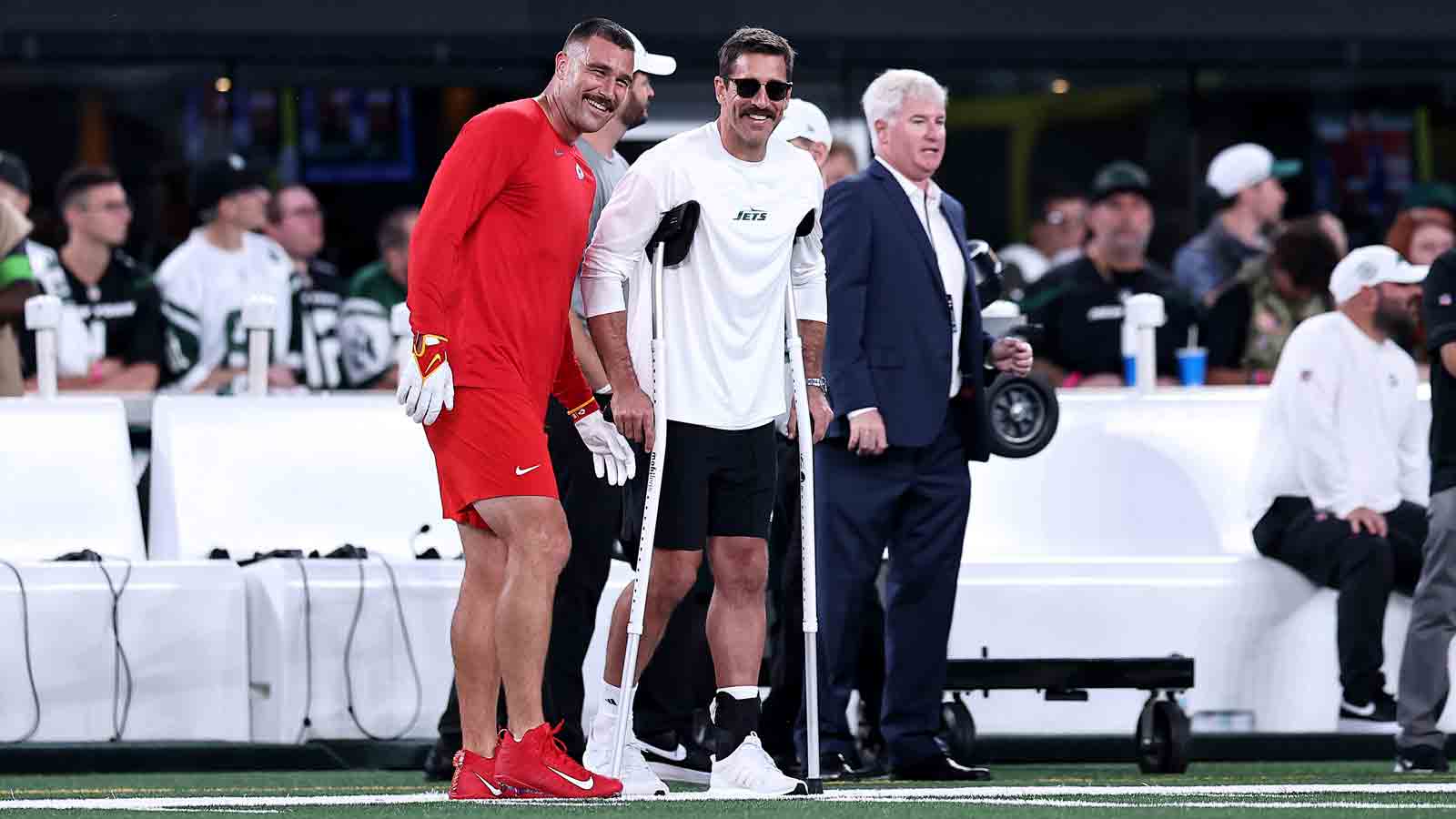 Aaron Rodgers Attends Jets Game In First Public Appearance Since Injury ...