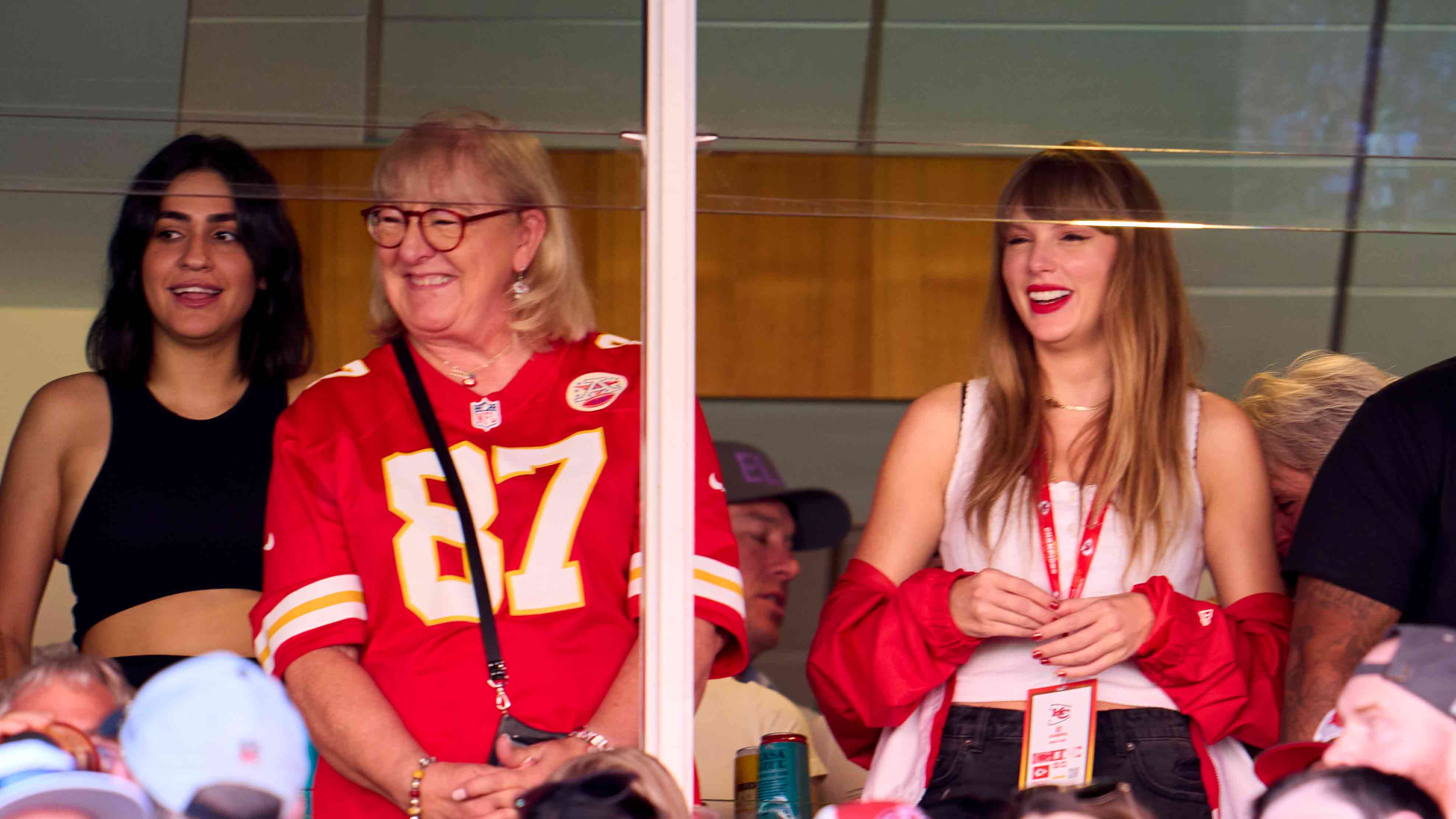 Taylor Swift at Chiefs Game Sitting With Travis Kelce's Mom Sent