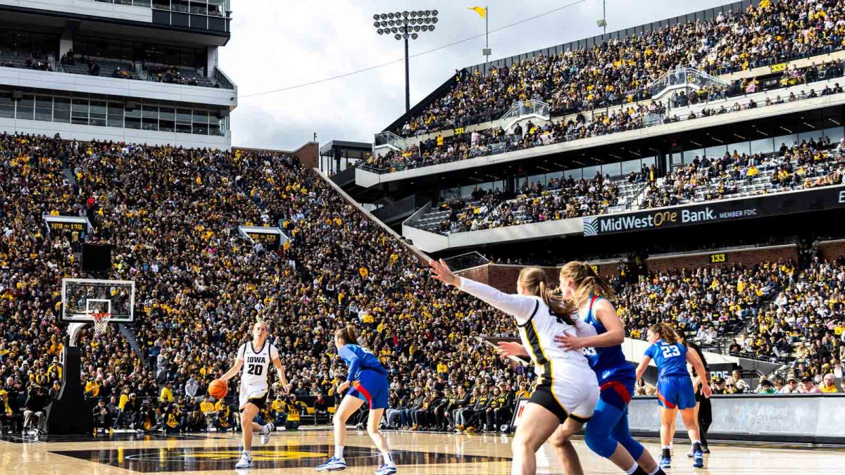 Caitlin Clark shines for Iowa in outdoor women’s basketball game NBC