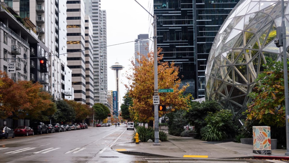 Amazon sued by three employees who allege gender discrimination and 'chronic' pay inequity – NBC New York - Vimarsana News