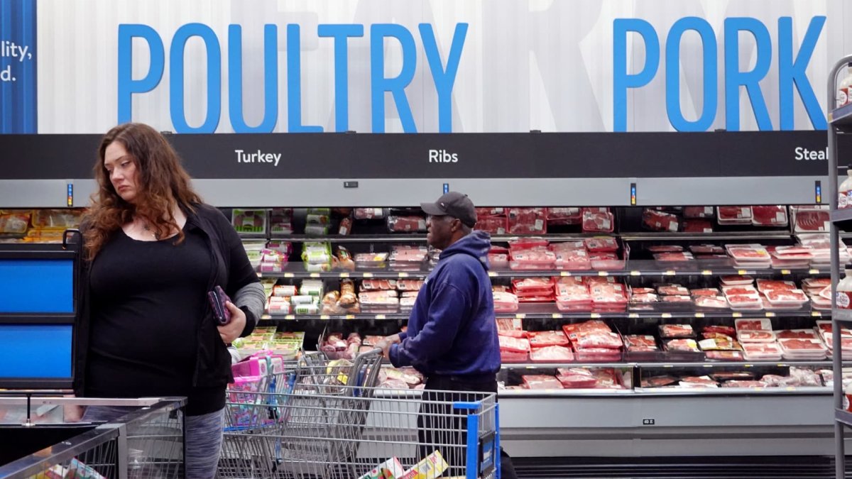 Cramer says the Fed's efforts to squash inflation are now hurting stocks like Walmart - Vimarsana News