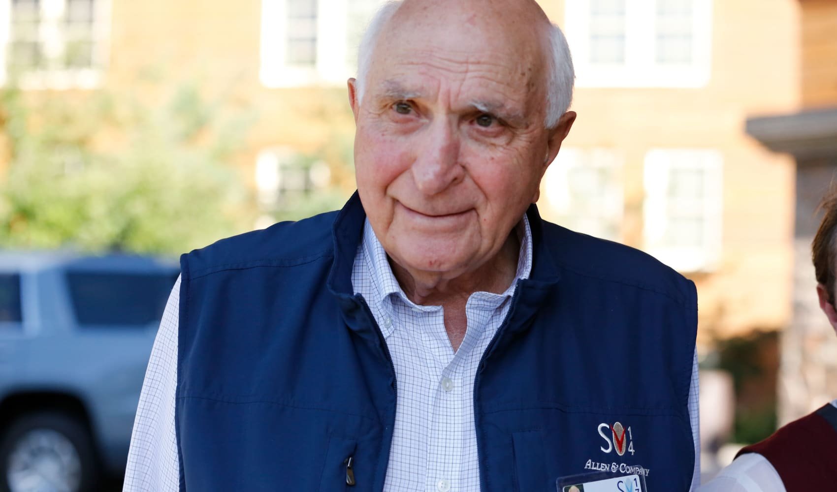 Billionaire Ken Langone to meet with Nikki Haley in NY as he weighs backing her in 2024 - Vimarsana News