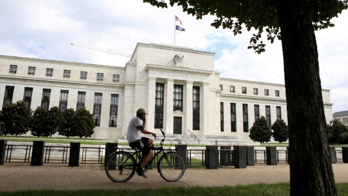 Fed needs to cut rates at least five times next year, portfolio manager says - Vimarsana News