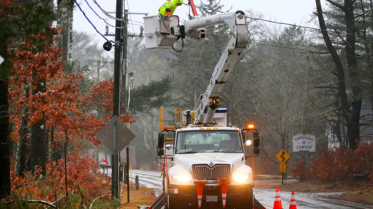 Maine votes to keep investor-owned electricity companies in charge of the energy grid - Vimarsana News