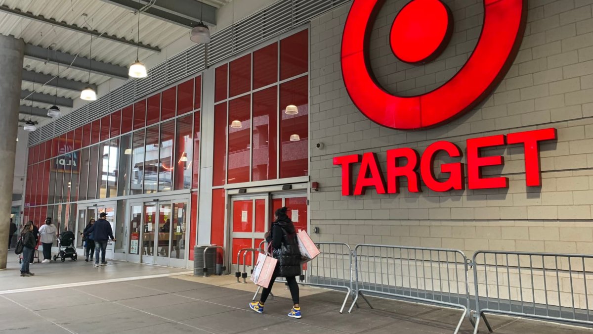 随着Target关闭一些门店，这家零售商试图证明自己可以实现增长，并避免新的挫折
