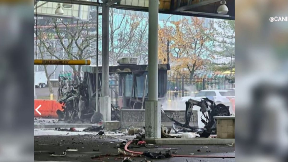 Car Crashes and Explodes at US-Canadian Boarder – NBC New York