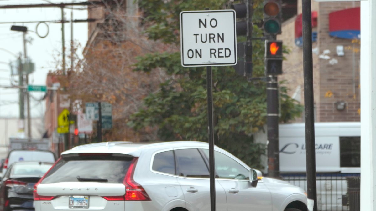US cities push to ban right turns on red as pedestrian deaths rise – NBC New York - Vimarsana News