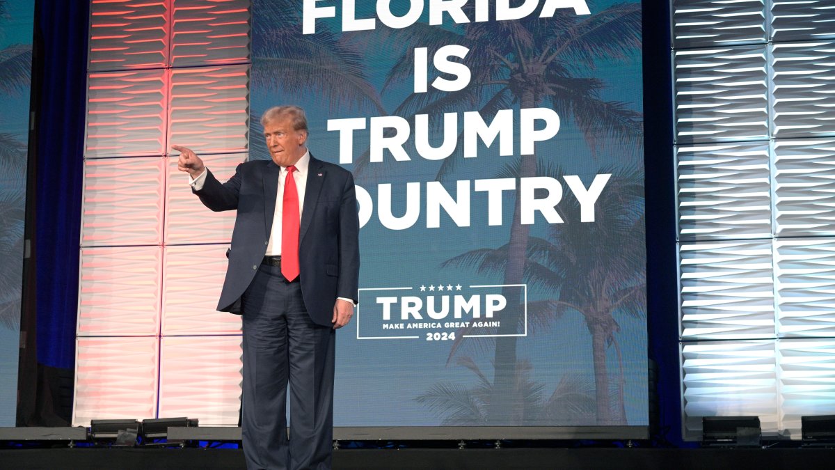 Donald Trump mocks Ron DeSantis at Florida Republican primary event – NBC New York - Vimarsana News