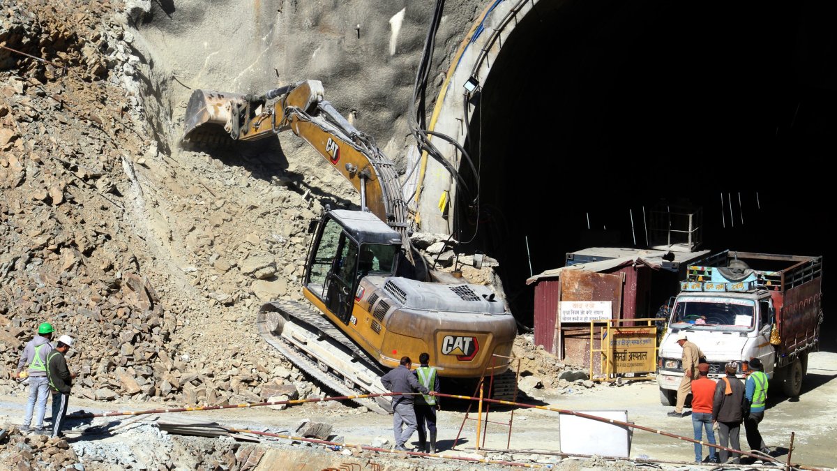 41 workers in India are stuck in a tunnel for an 8th day – NBC New York - Vimarsana News