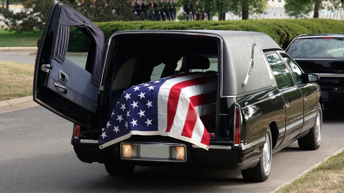 'Everybody has worth:' High school kids serve as pallbearers for homeless veterans – NBC New York - Vimarsana News