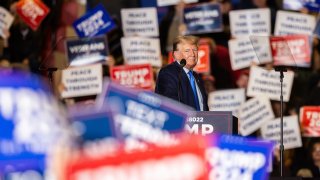 Donald Trump rallies in New Hampshire