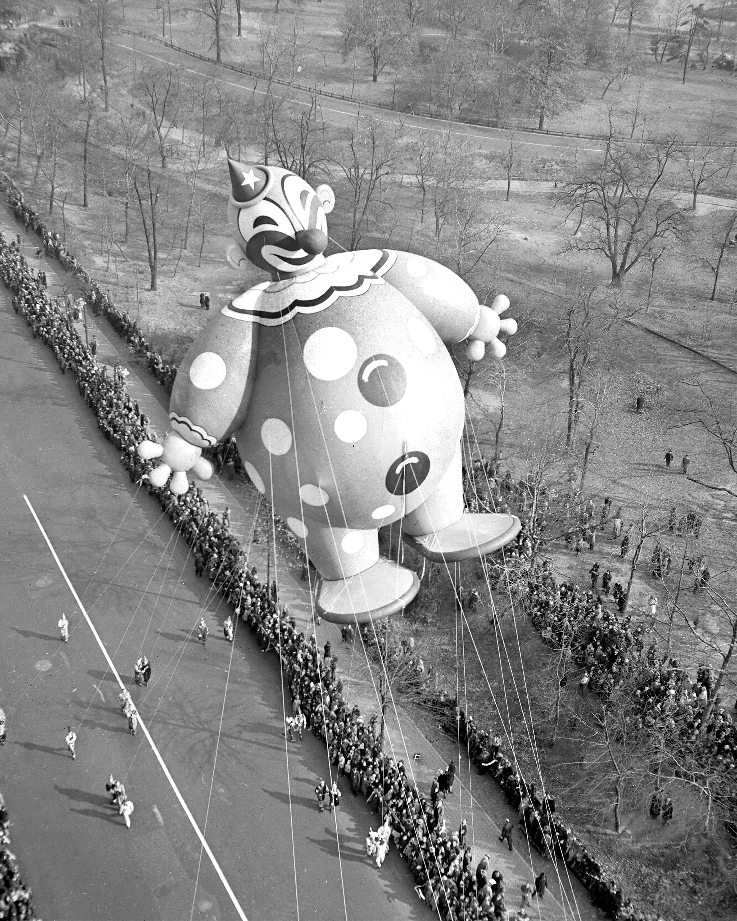 He’s 46 feet tall and all gas. Helium, that is. The overwhelming gent floating along Central Park West at 68th St. was one of the huge balloons highlighting Macy’s Thanksgiving Day parade. (Photo by NY Daily News Archive via Getty Images)