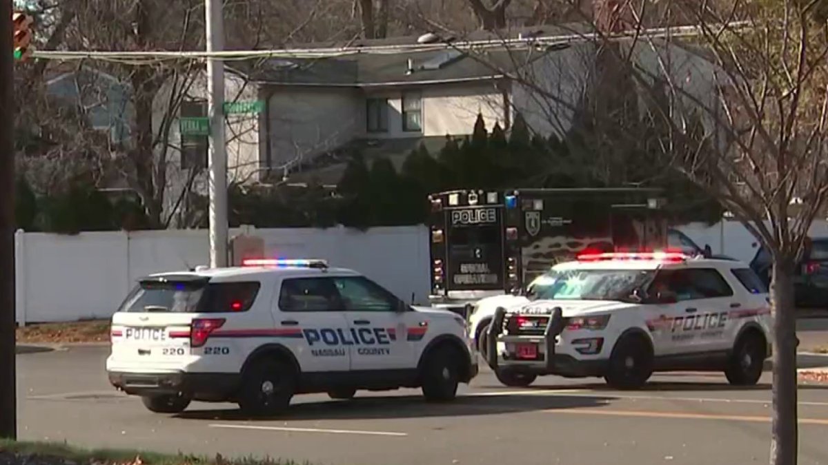 Long Island News Man Barricades Himself Inside Woodbury Home After Assaulting Girl Nassau 7261